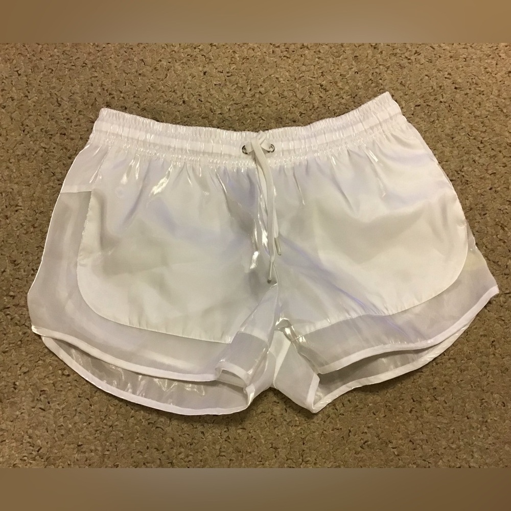 🌼🏃‍♀️ NIKE Women's Standard Fit Shorts 🏃‍♀️